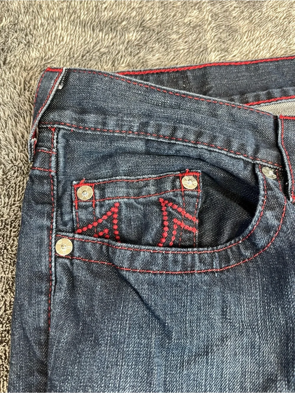 True Religion Men’s Dark Blue Straight Jeans with Red Stitching size 40